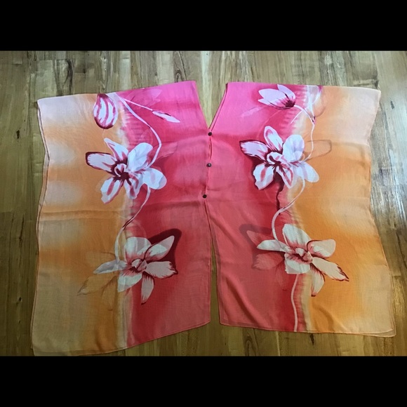 NWOT Floral Caftan Poncho Top - Picture 3 of 14